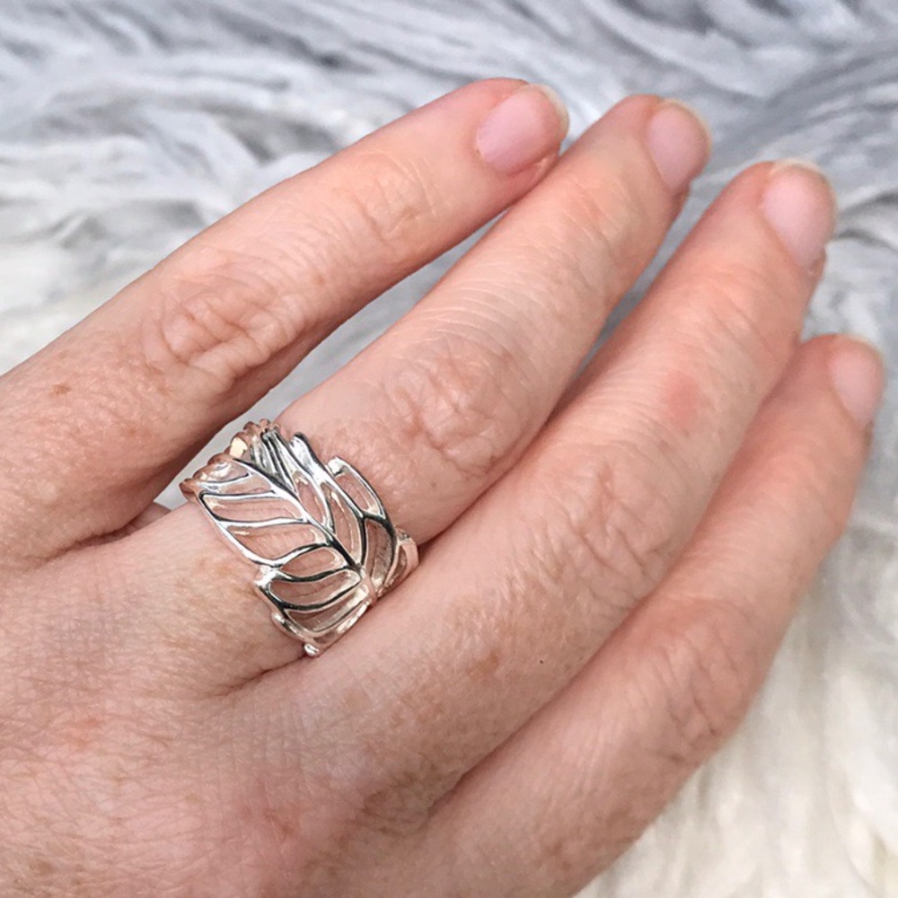 Silver Openwork Leaf Ring - Picture 3 of 7